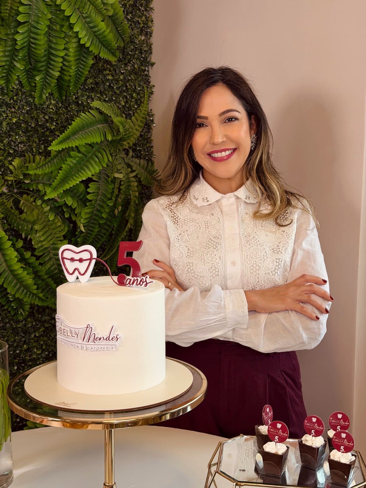 Dra. Cibelly comemorando 5 anos de consultório